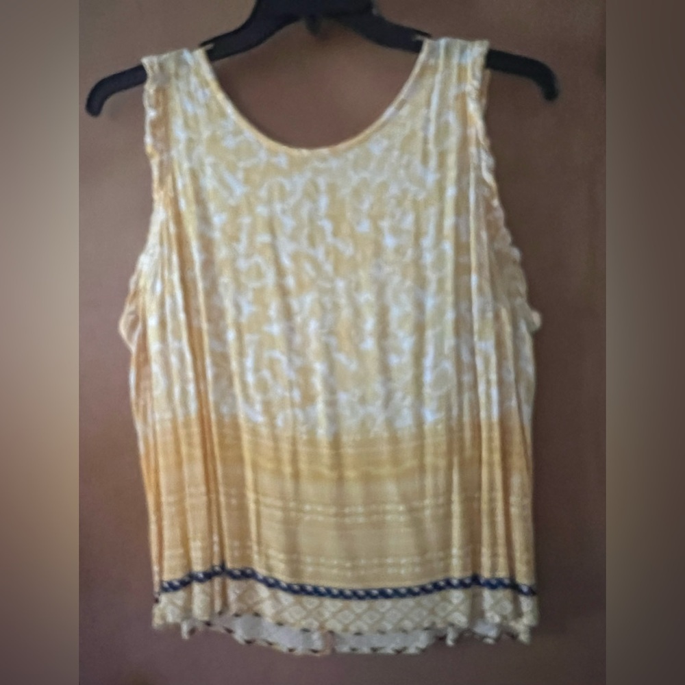 TRUE CRAFT,  Size 2x,  gorgeous yellow color,